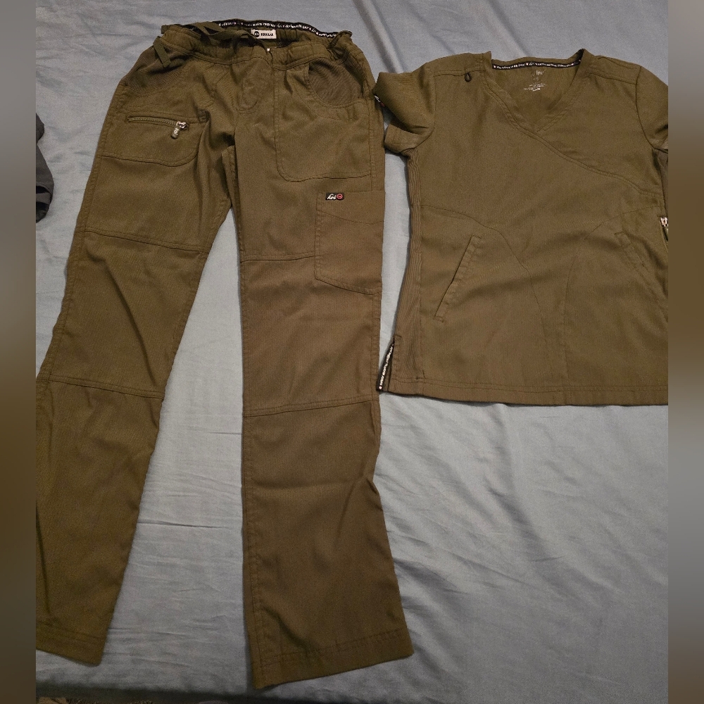 Koi Lite Scrub Set